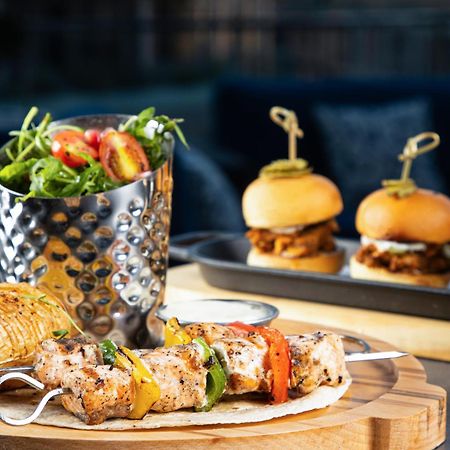 Готель Amman Rotana Екстер'єр фото A selection of tapas