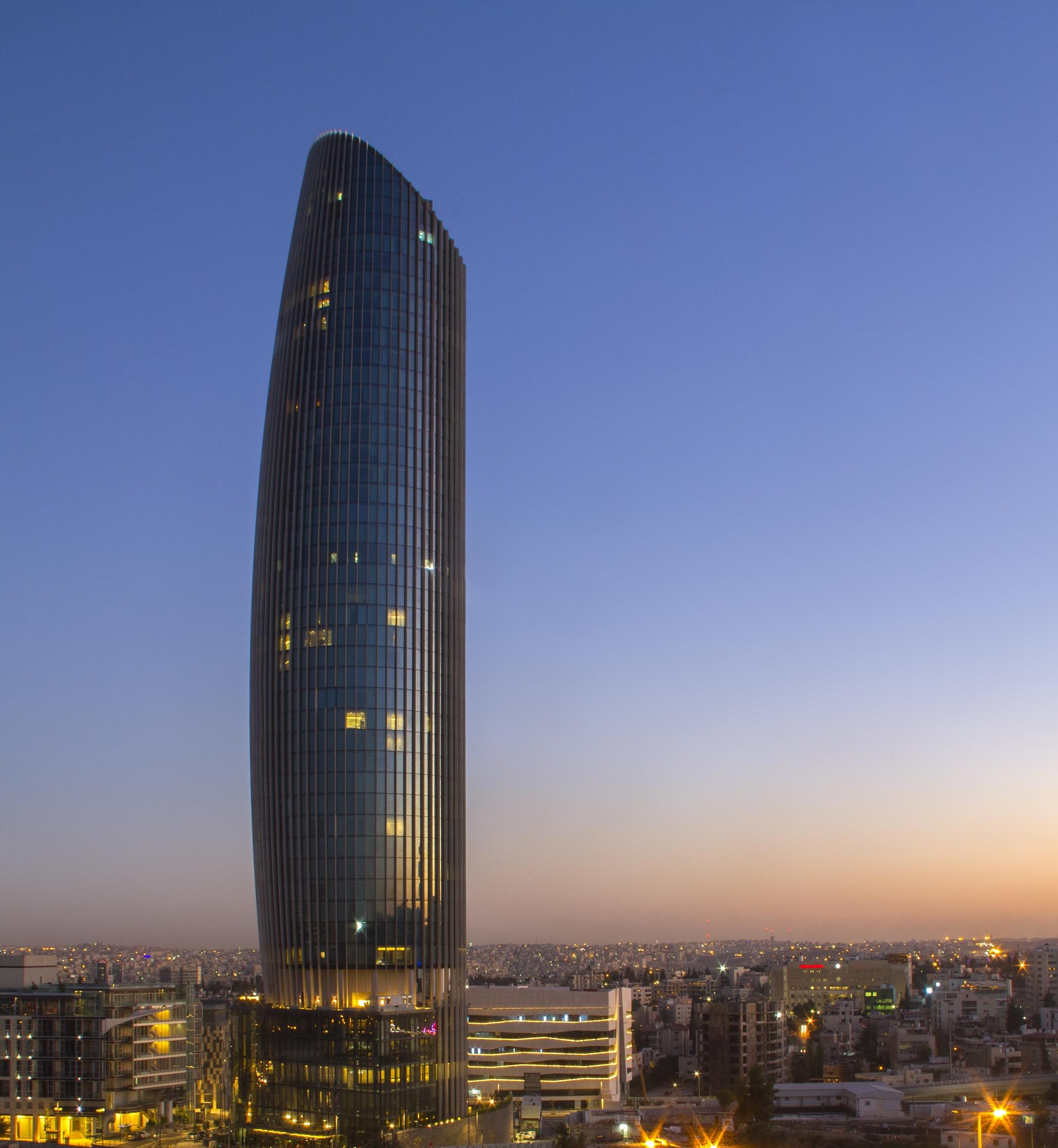 Готель Amman Rotana Екстер'єр фото The tower at sunset