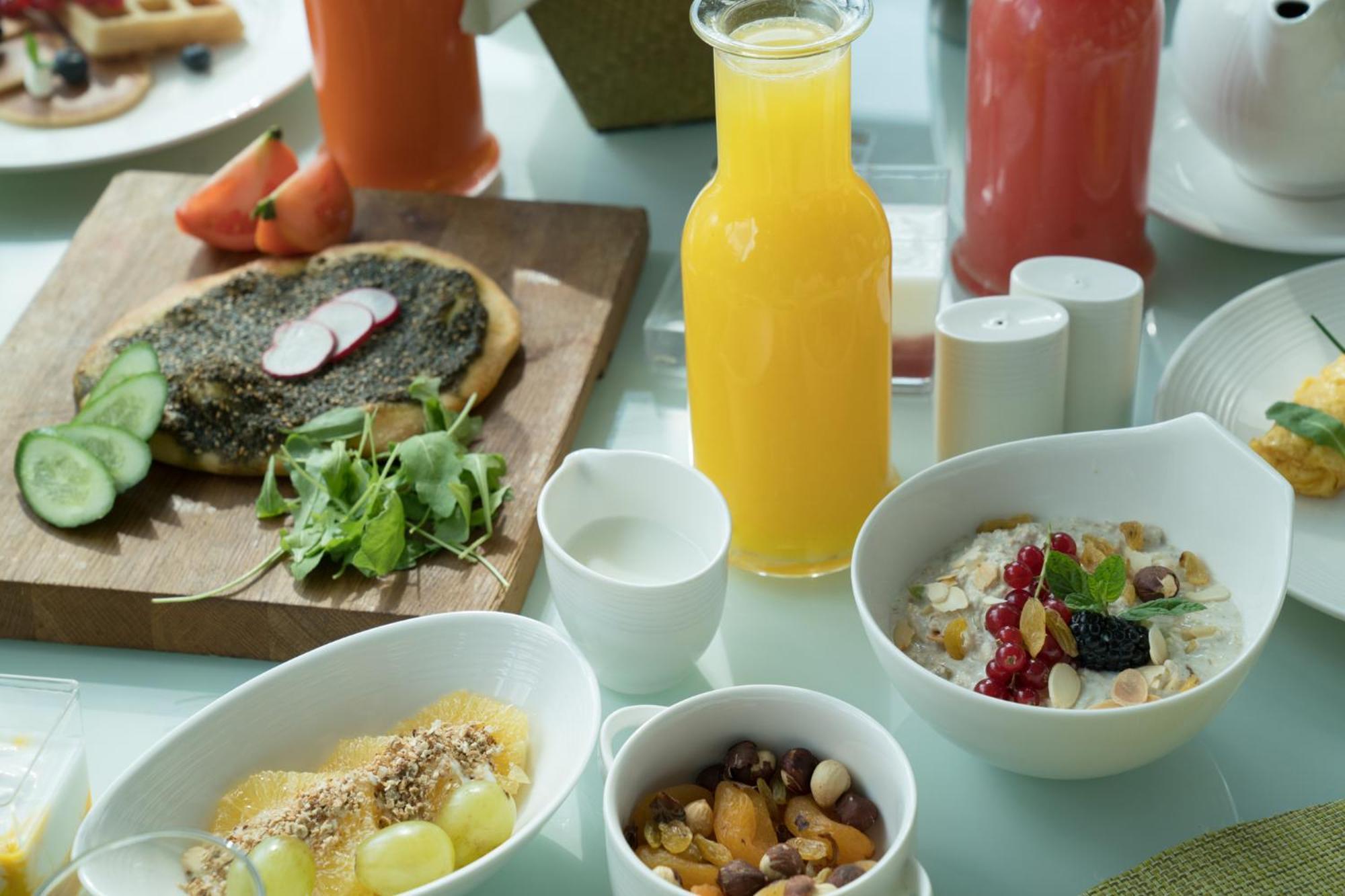 Готель Amman Rotana Екстер'єр фото A healthy breakfast