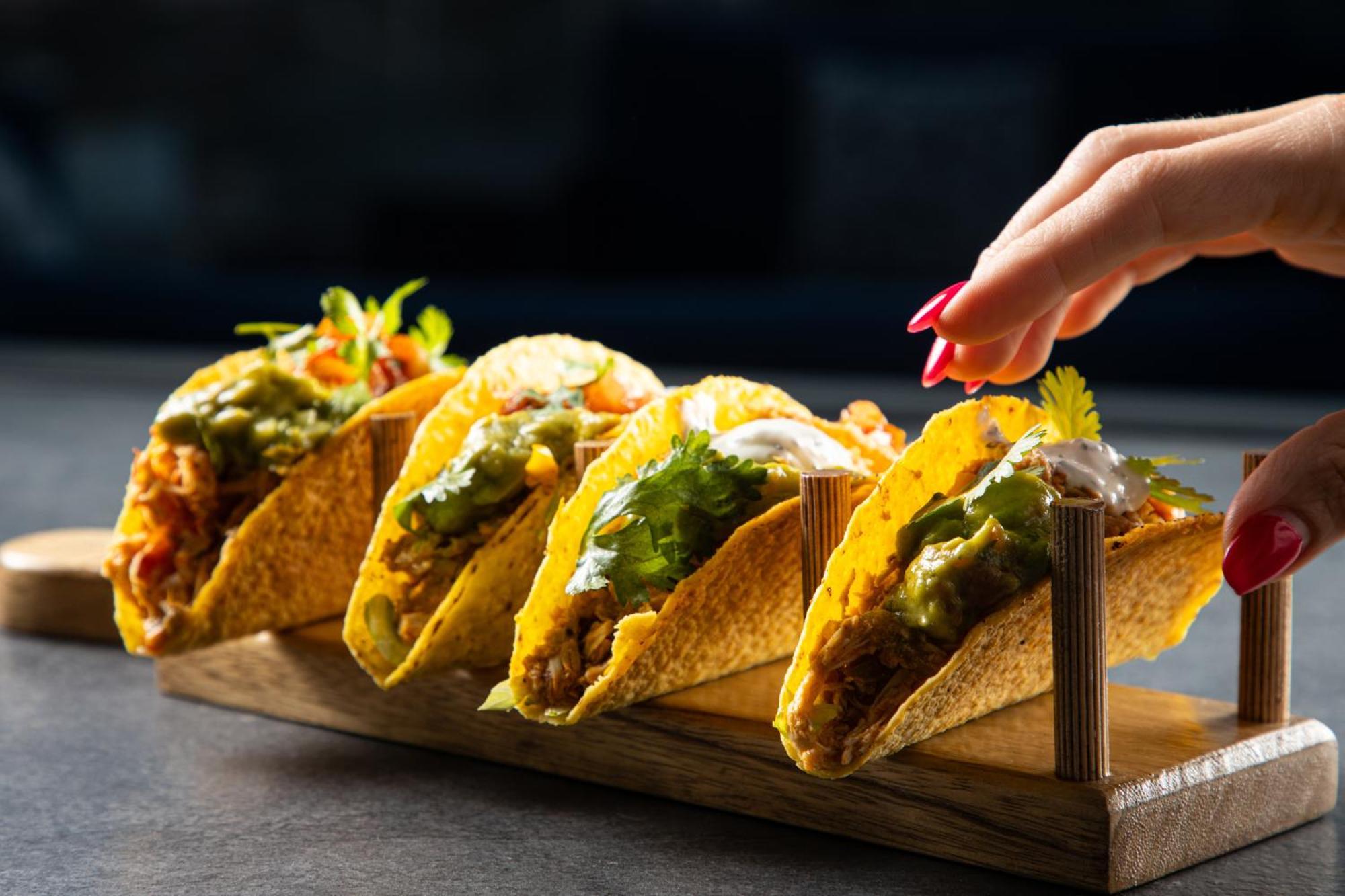 Готель Amman Rotana Екстер'єр фото Tacos
