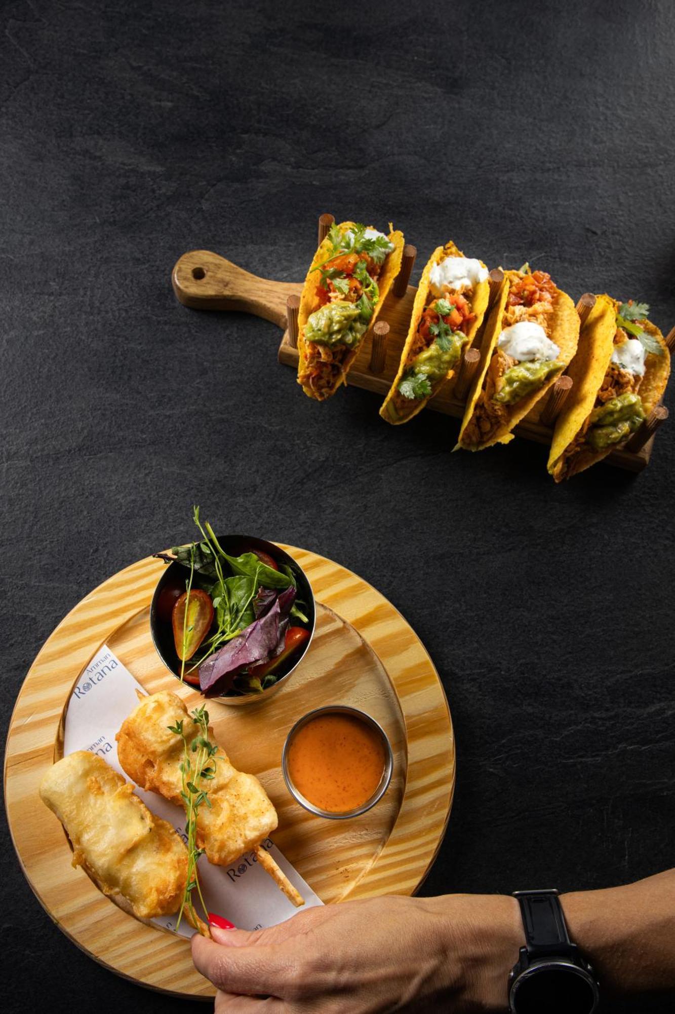 Готель Amman Rotana Екстер'єр фото Tacos