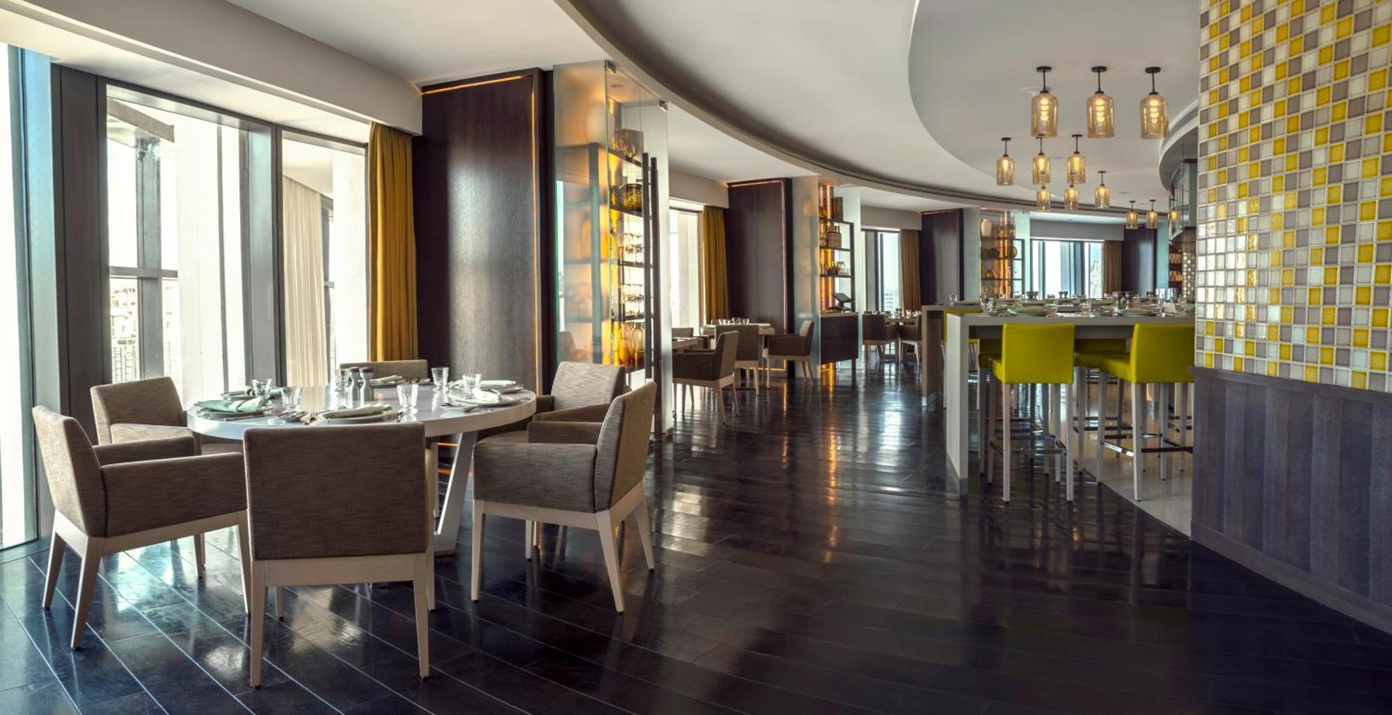 Готель Amman Rotana Екстер'єр фото The restaurant