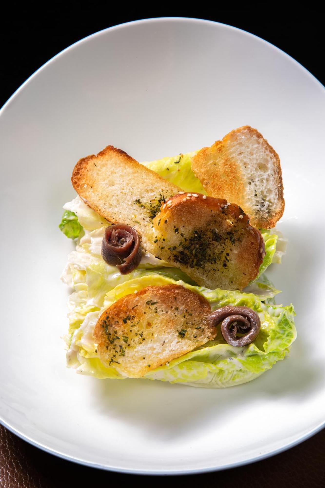 Готель Amman Rotana Екстер'єр фото Caesar salad