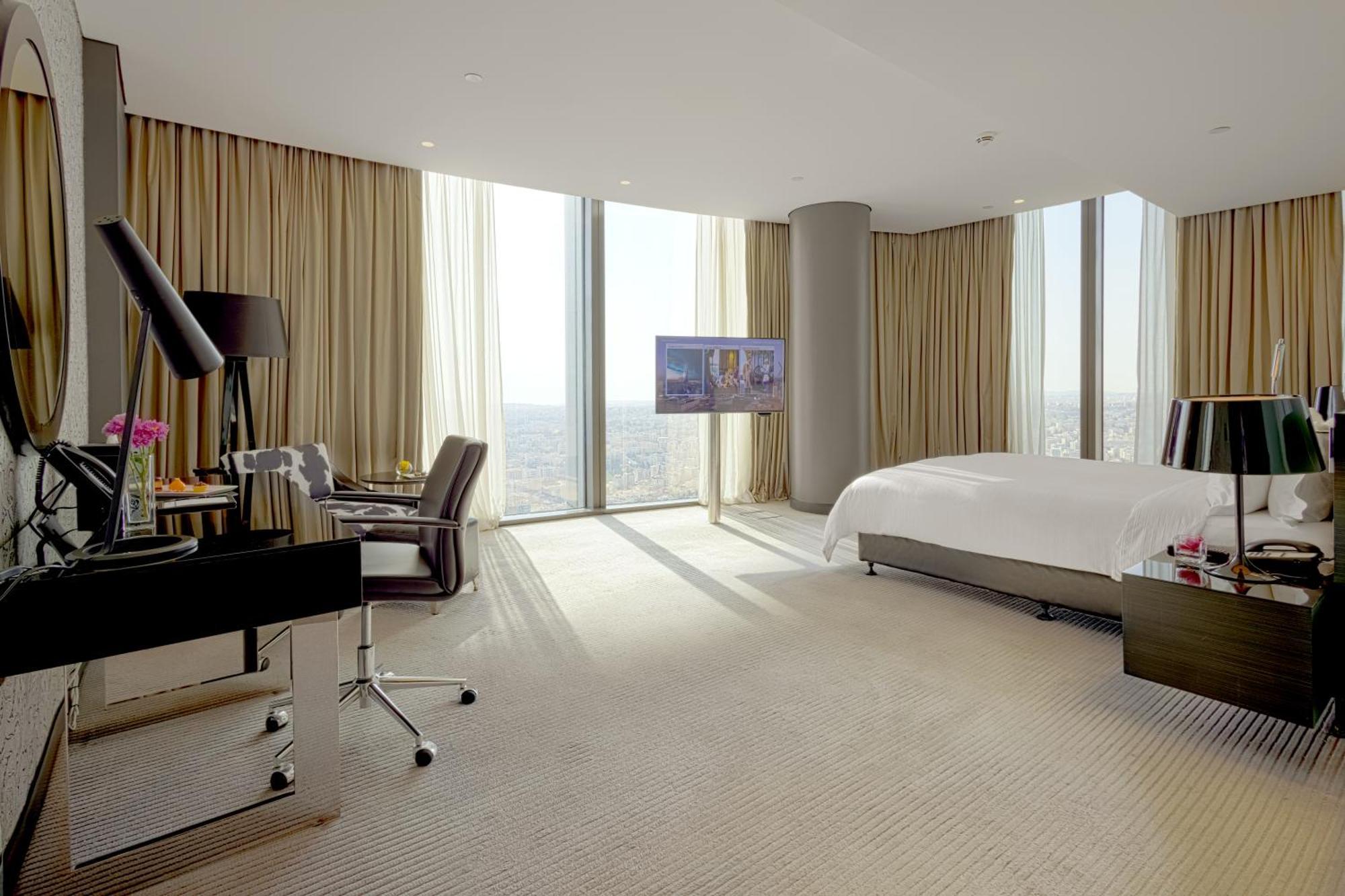 Готель Amman Rotana Екстер'єр фото A bedroom at the hotel