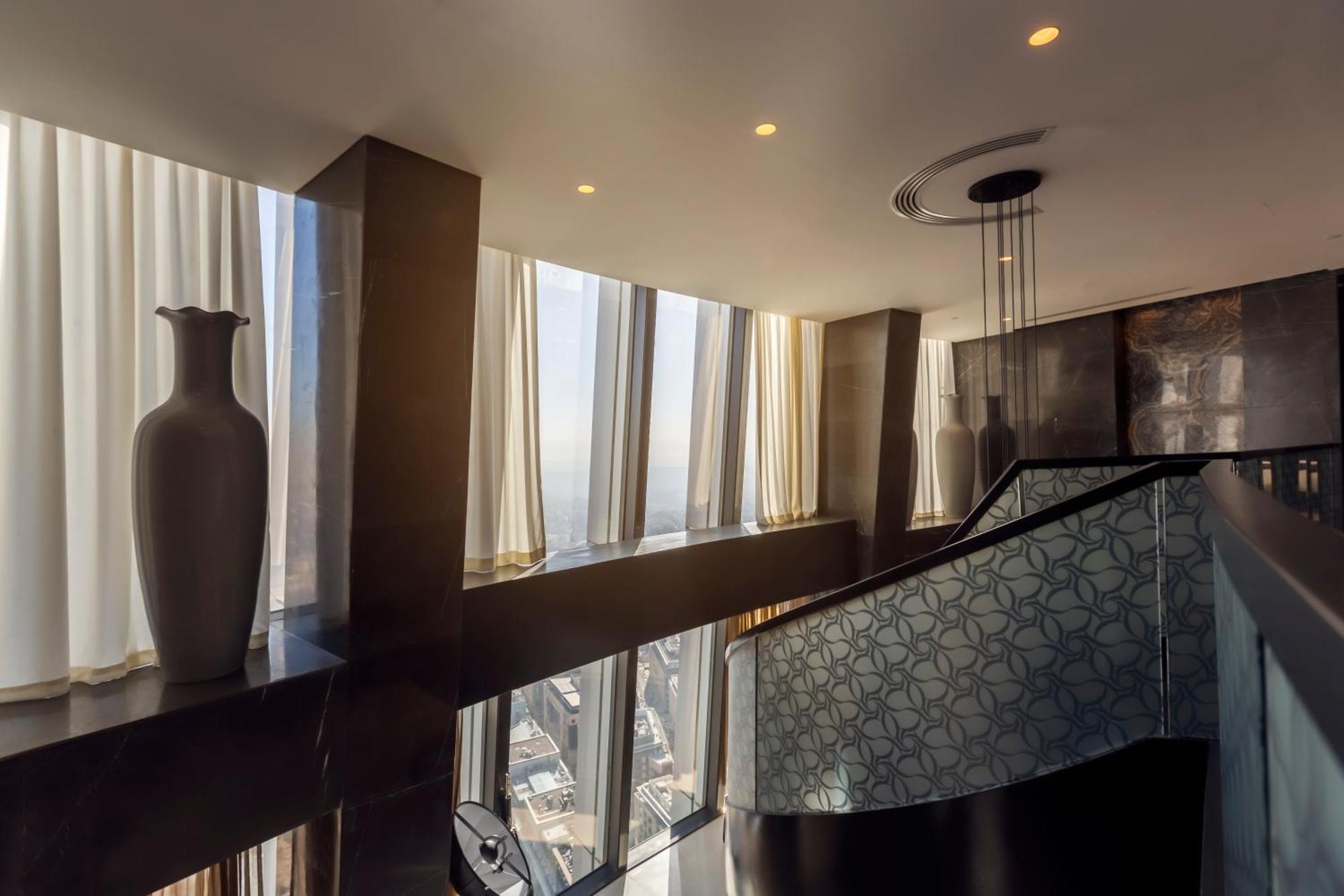 Готель Amman Rotana Екстер'єр фото The interior of the 57th floor