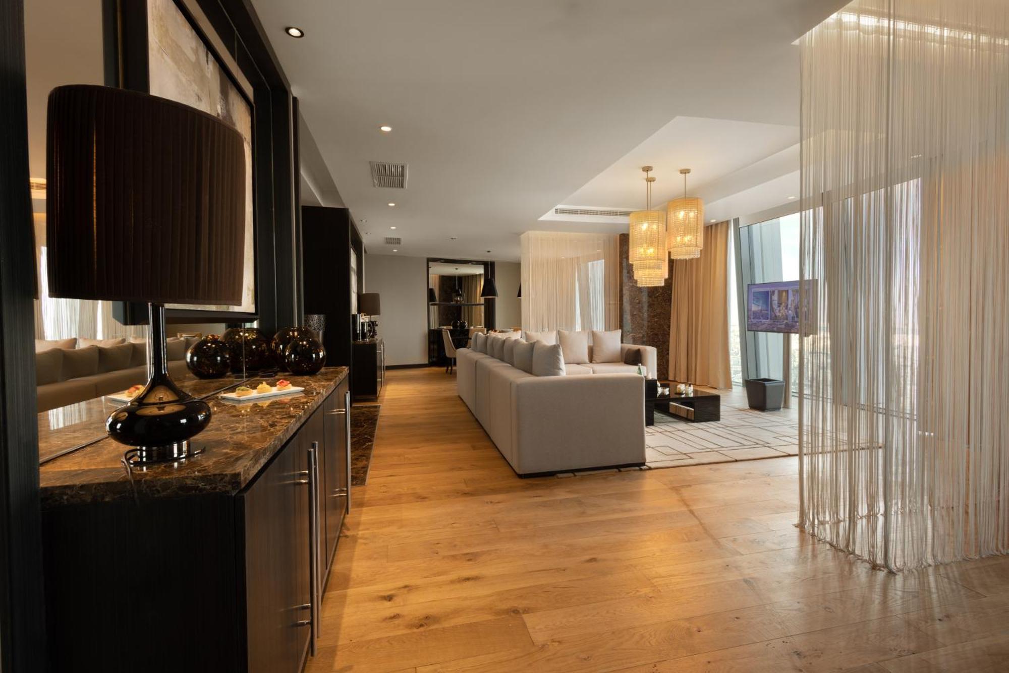 Готель Amman Rotana Екстер'єр фото The interior of a suite at the Mandarin Oriental, Munich