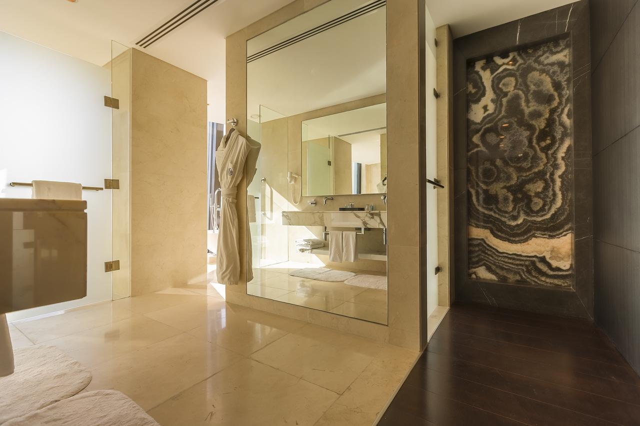 Готель Amman Rotana Екстер'єр фото Interior of a suite at the Mandarin Oriental, Munich