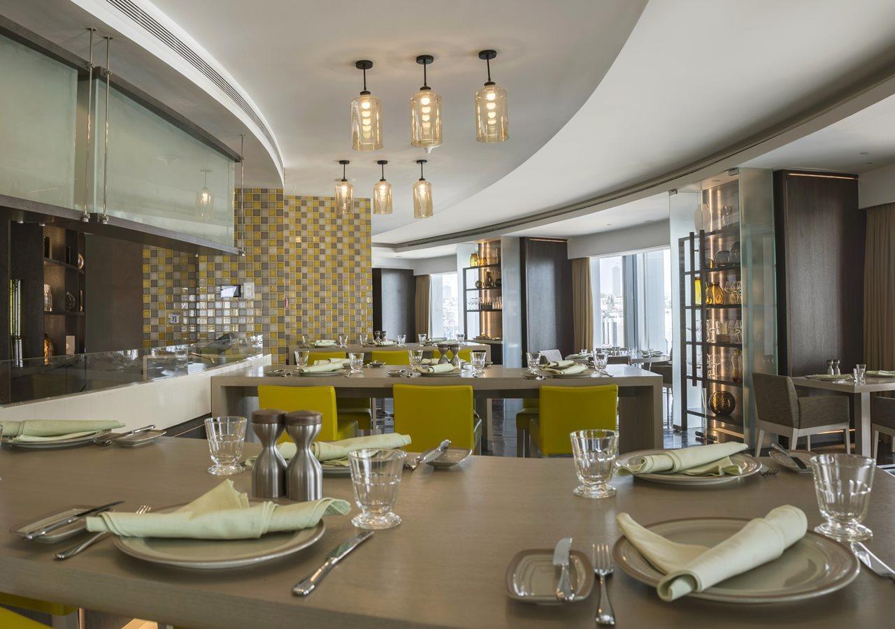 Готель Amman Rotana Екстер'єр фото The restaurant
