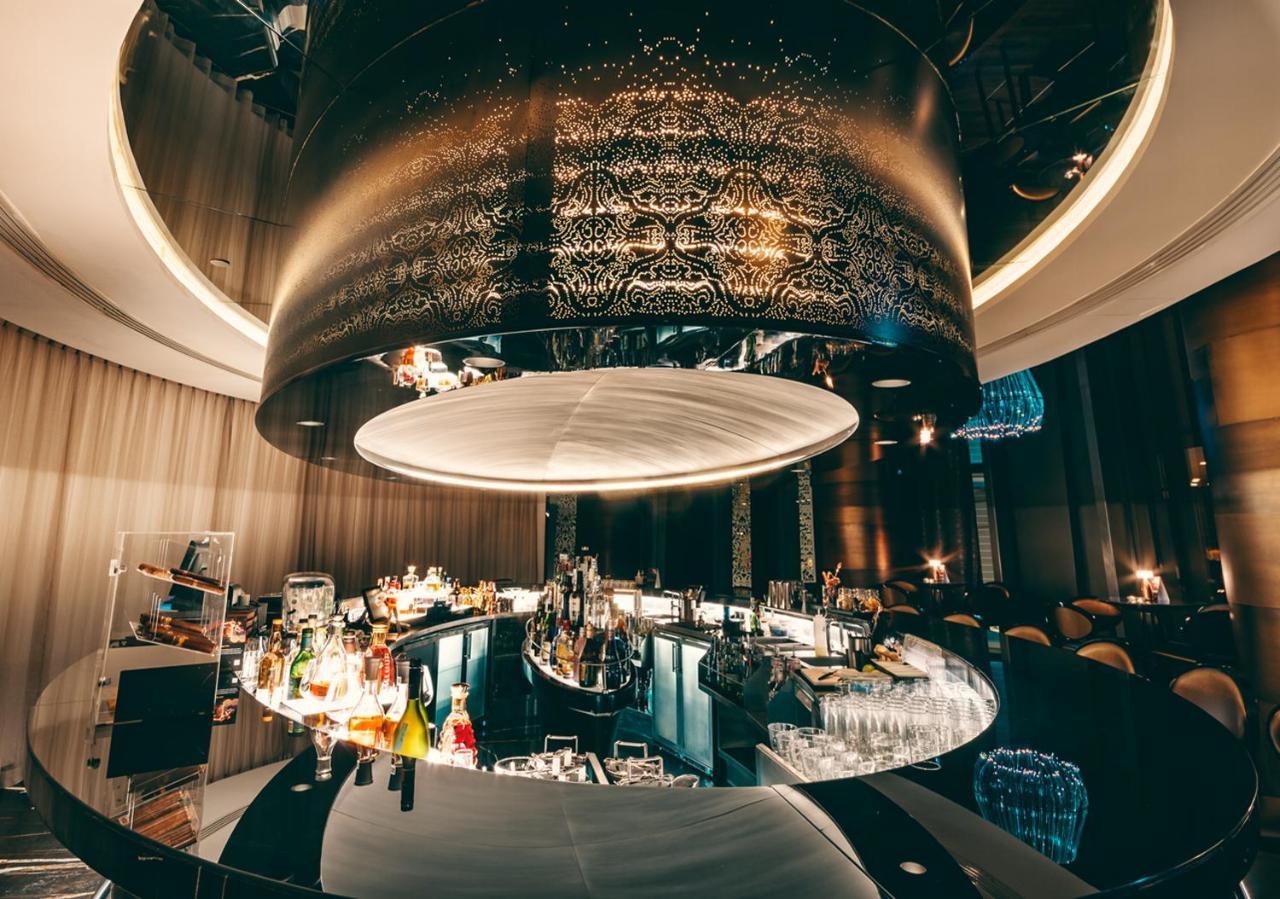 Готель Amman Rotana Екстер'єр фото The bar at the 101 Sky Lounge